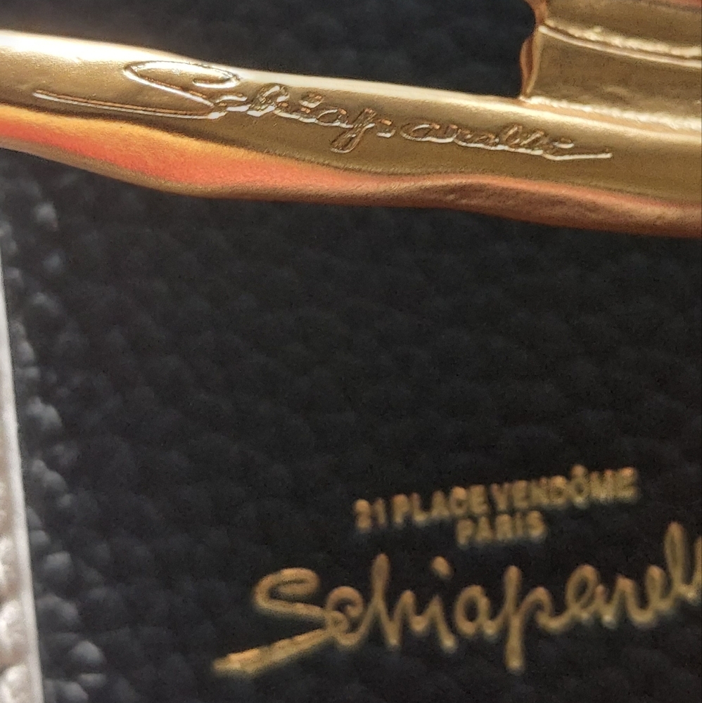 🌹Schiaparelli Tot b&w leather Measure tape motif  Bag whith removable key charm - Picture 5 of 16